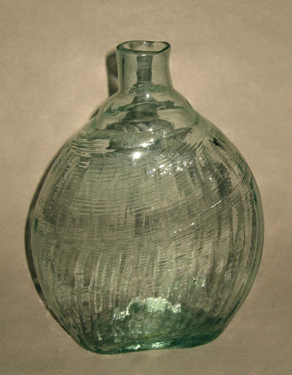 1973.0438.001 Glass flask