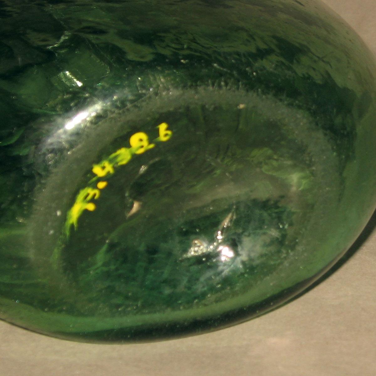 1973.0438.006 Glass flask (underside)