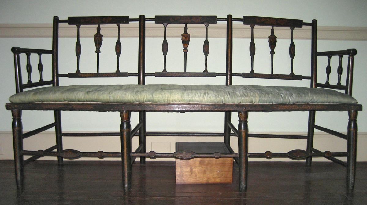 1957.0981 Settee and cushion