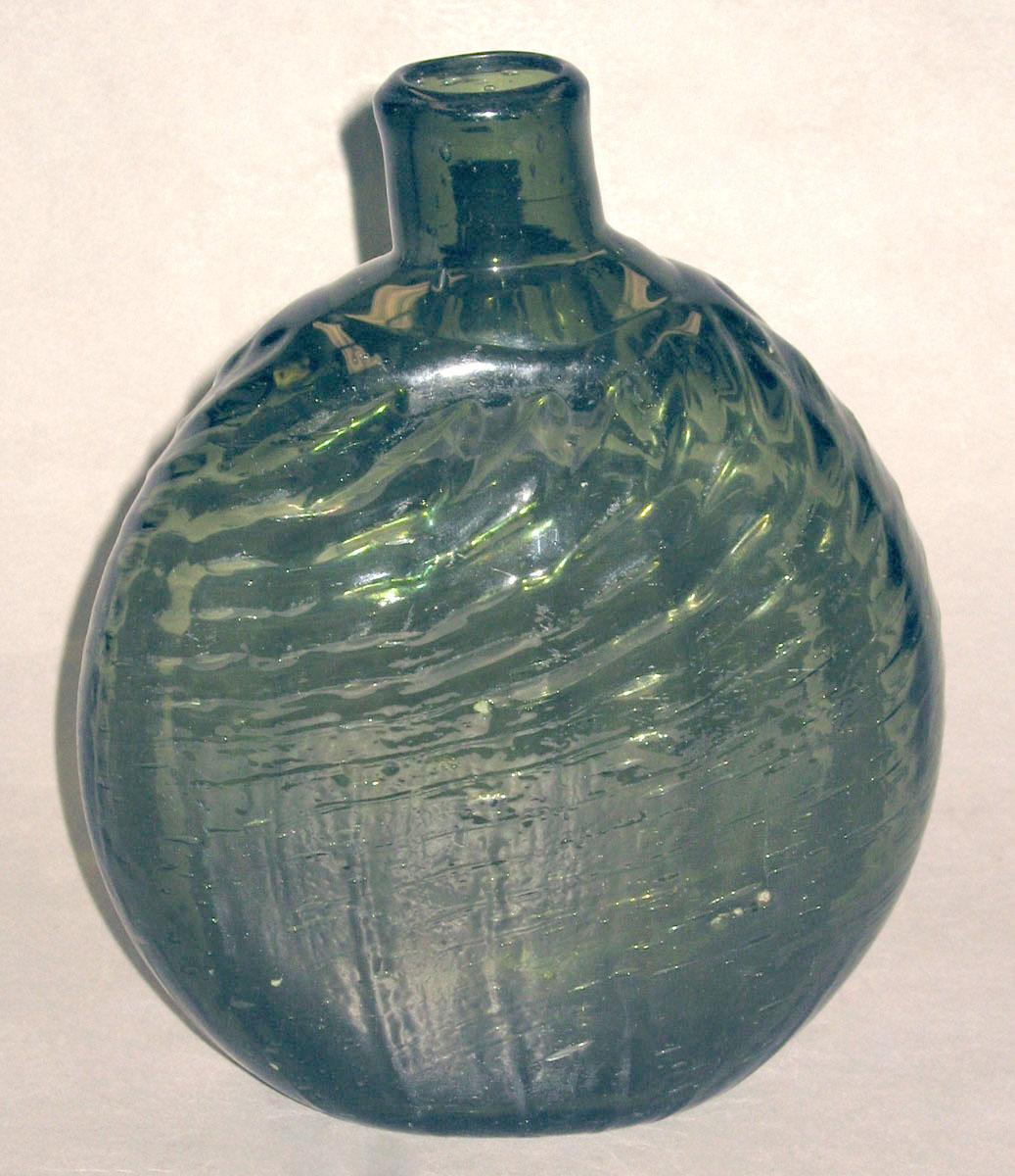 1973.0439.001 Glass flask