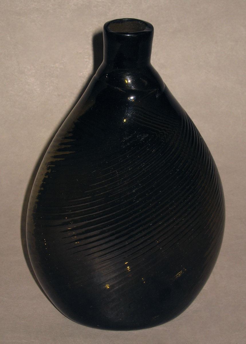 1973.0442.002 Glass Flask