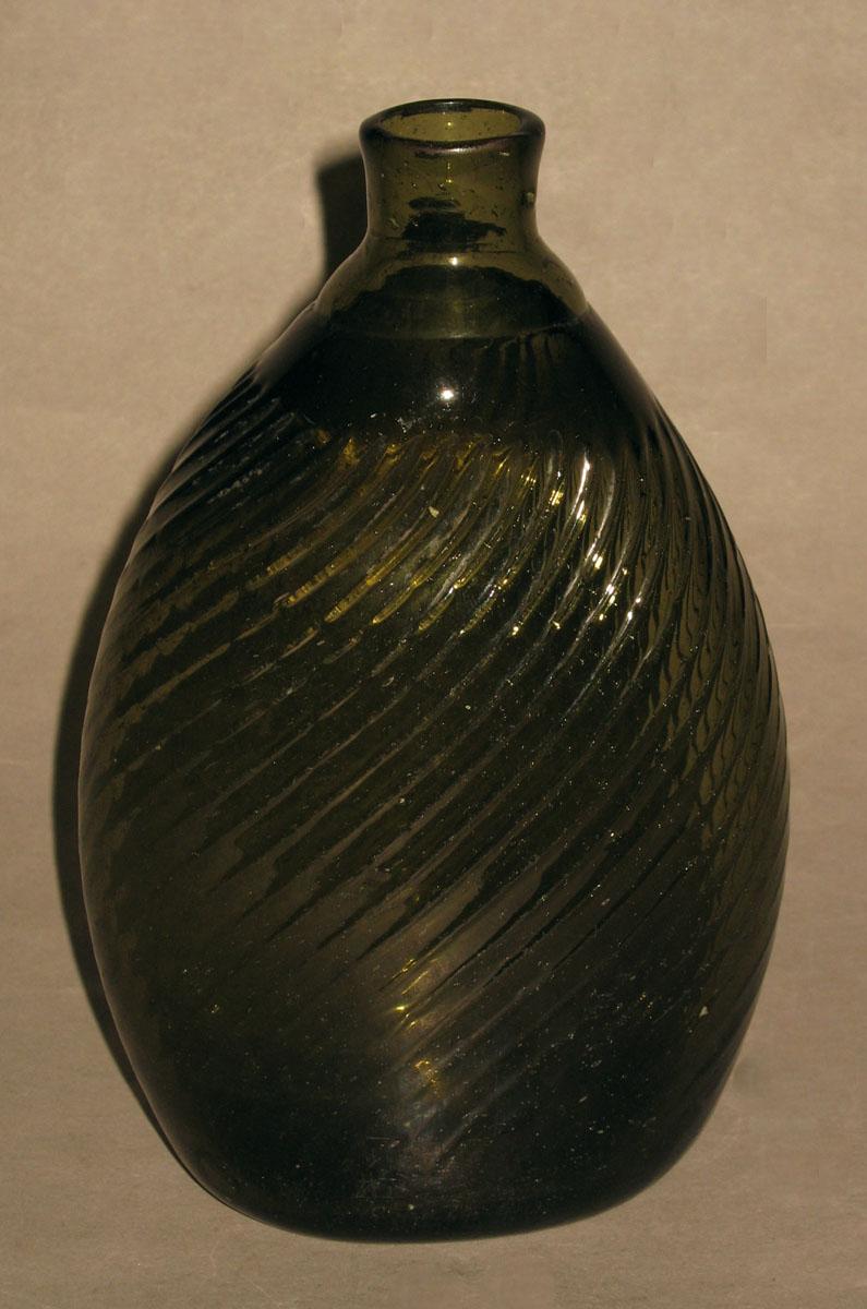 1973.0443.001 Glass flask