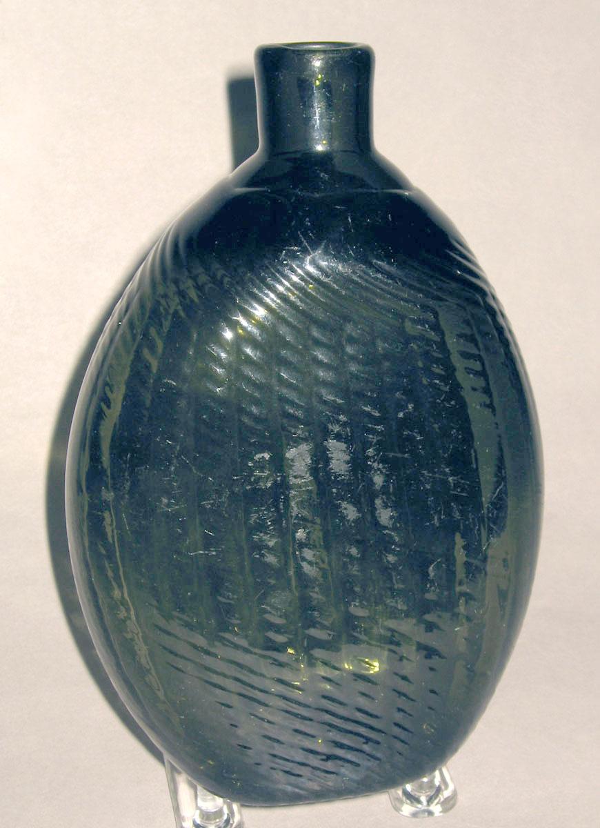 1973.0447.001 Glass flask