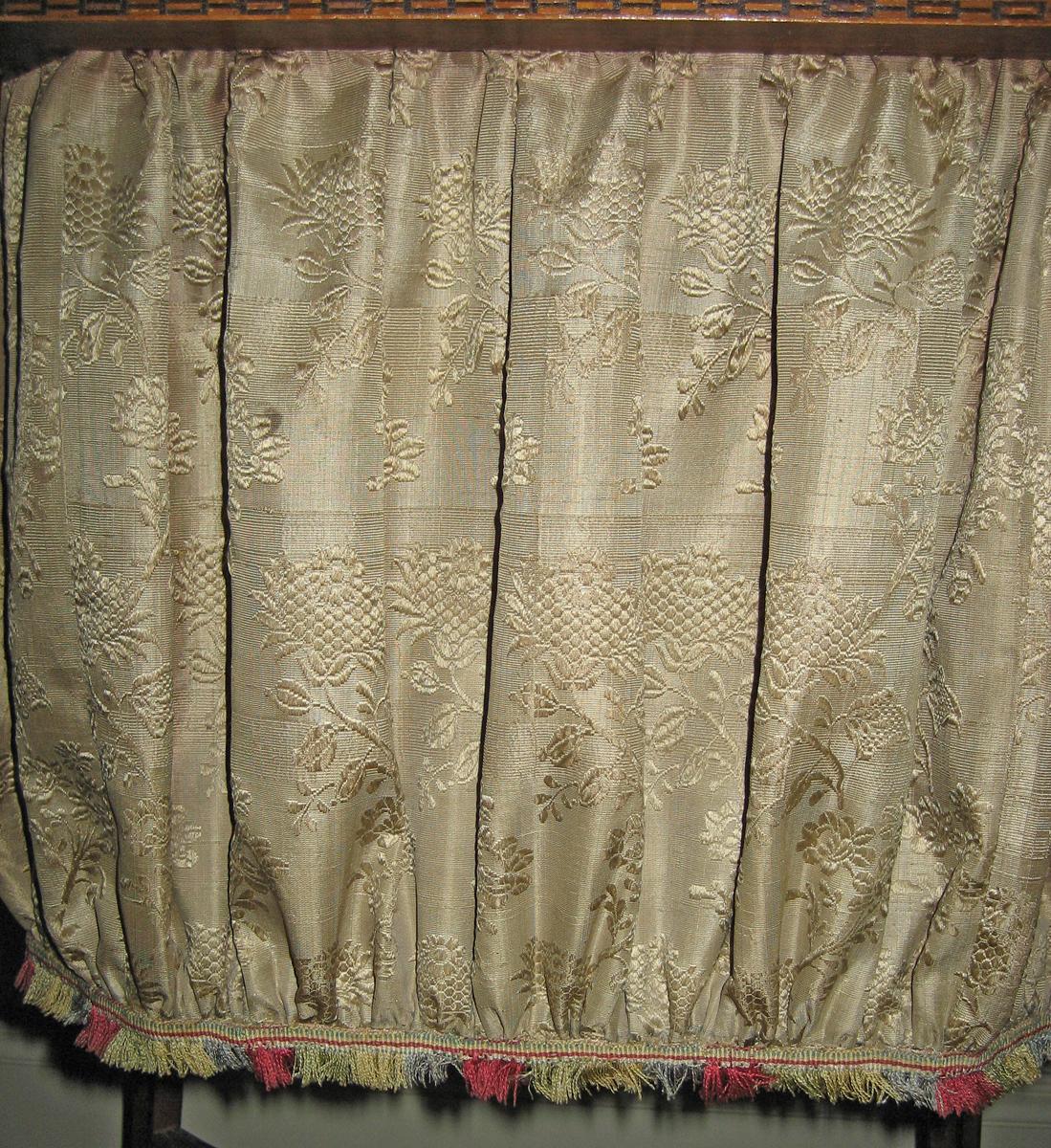 1957.0983 Work table bag detail
