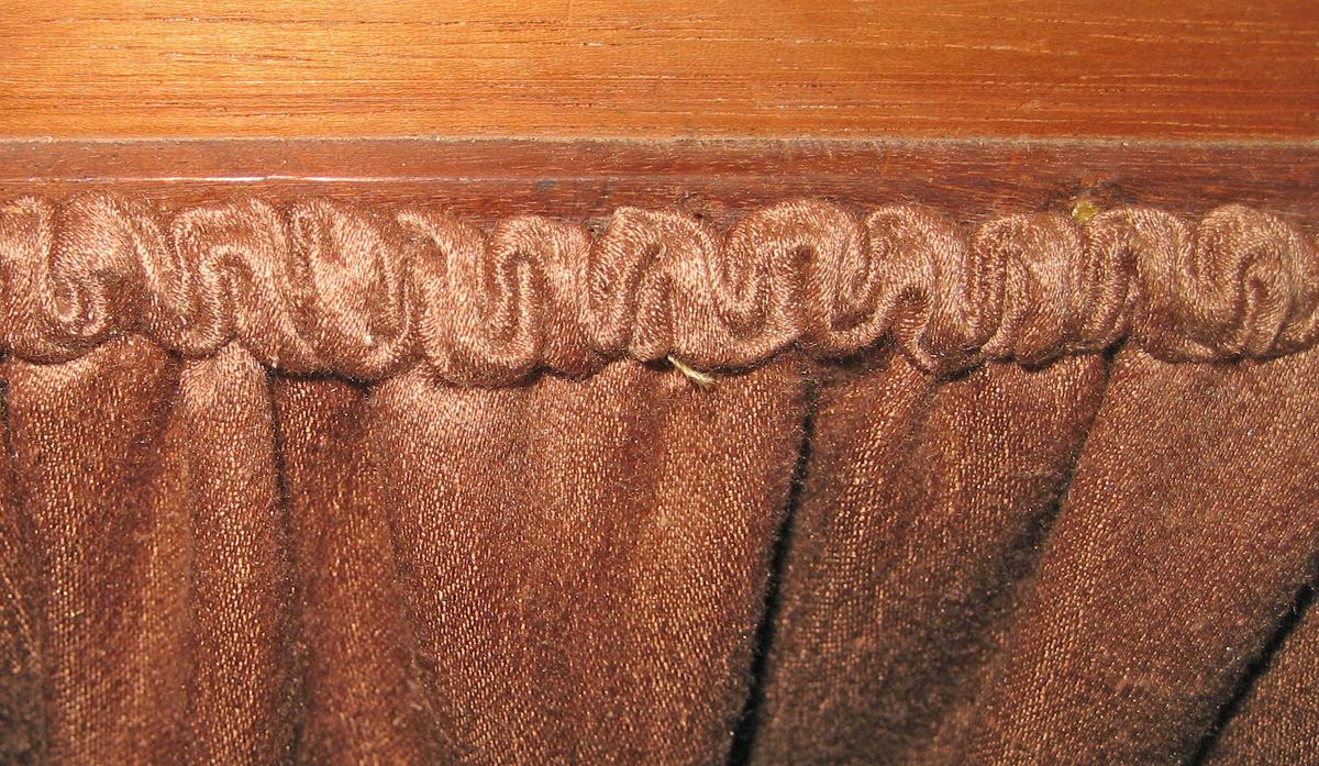 1957.0983 Work table interior trim detail