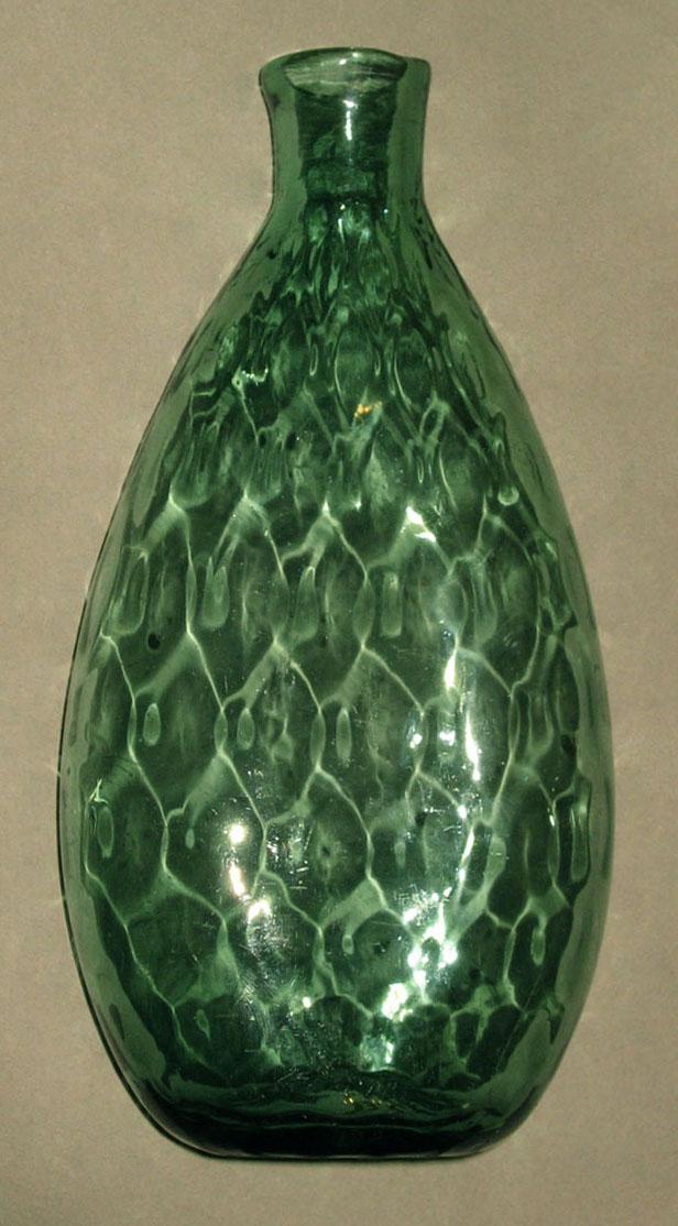 1973.0450.003 Pattern-molded glass bottle