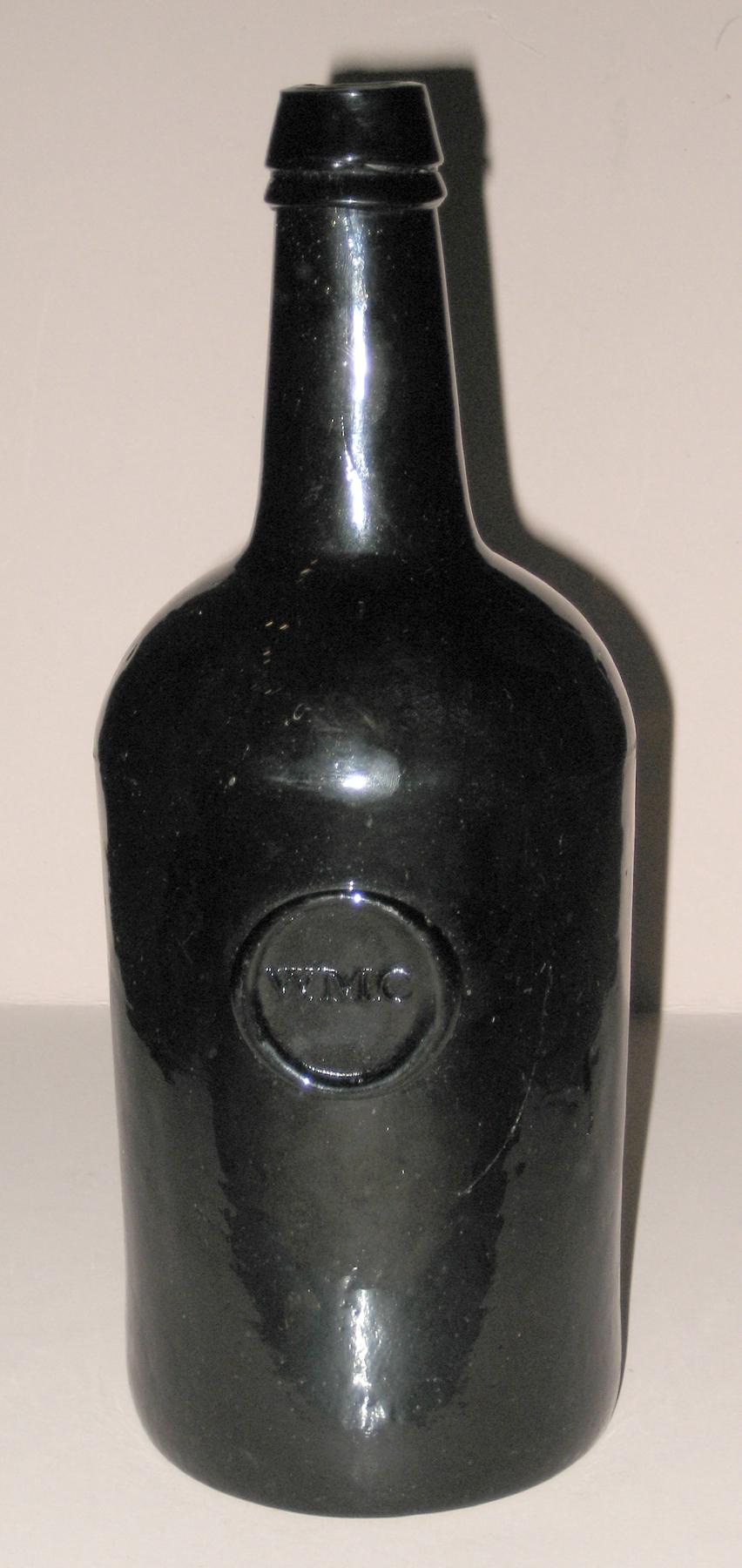 1973.0452.002 Wine bottle