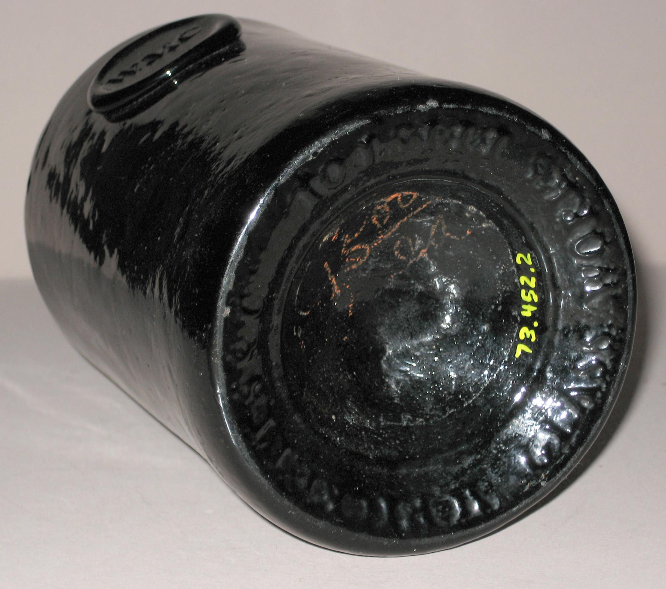 1973.0452.002 Wine bottle (bottom-mark)