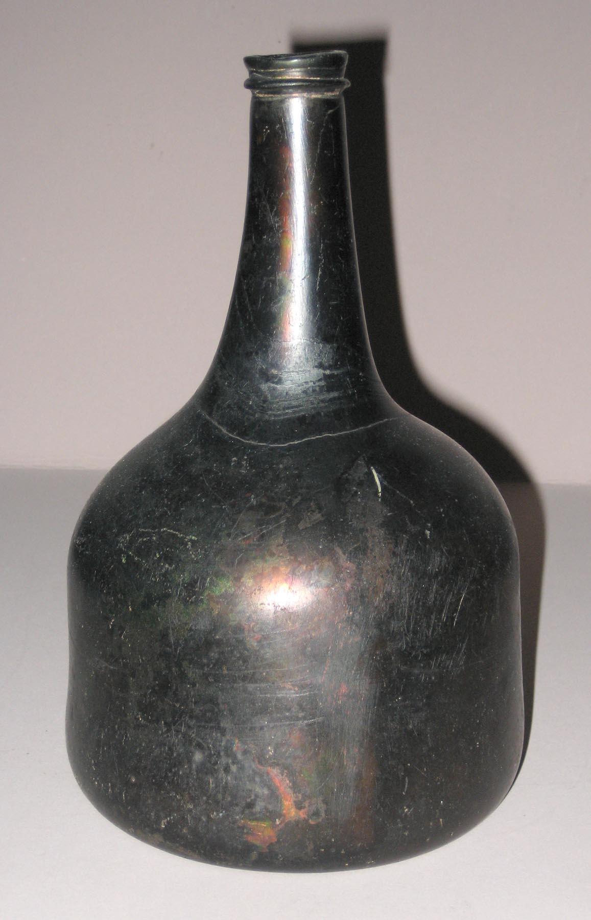 1973.0453 Wine bottle