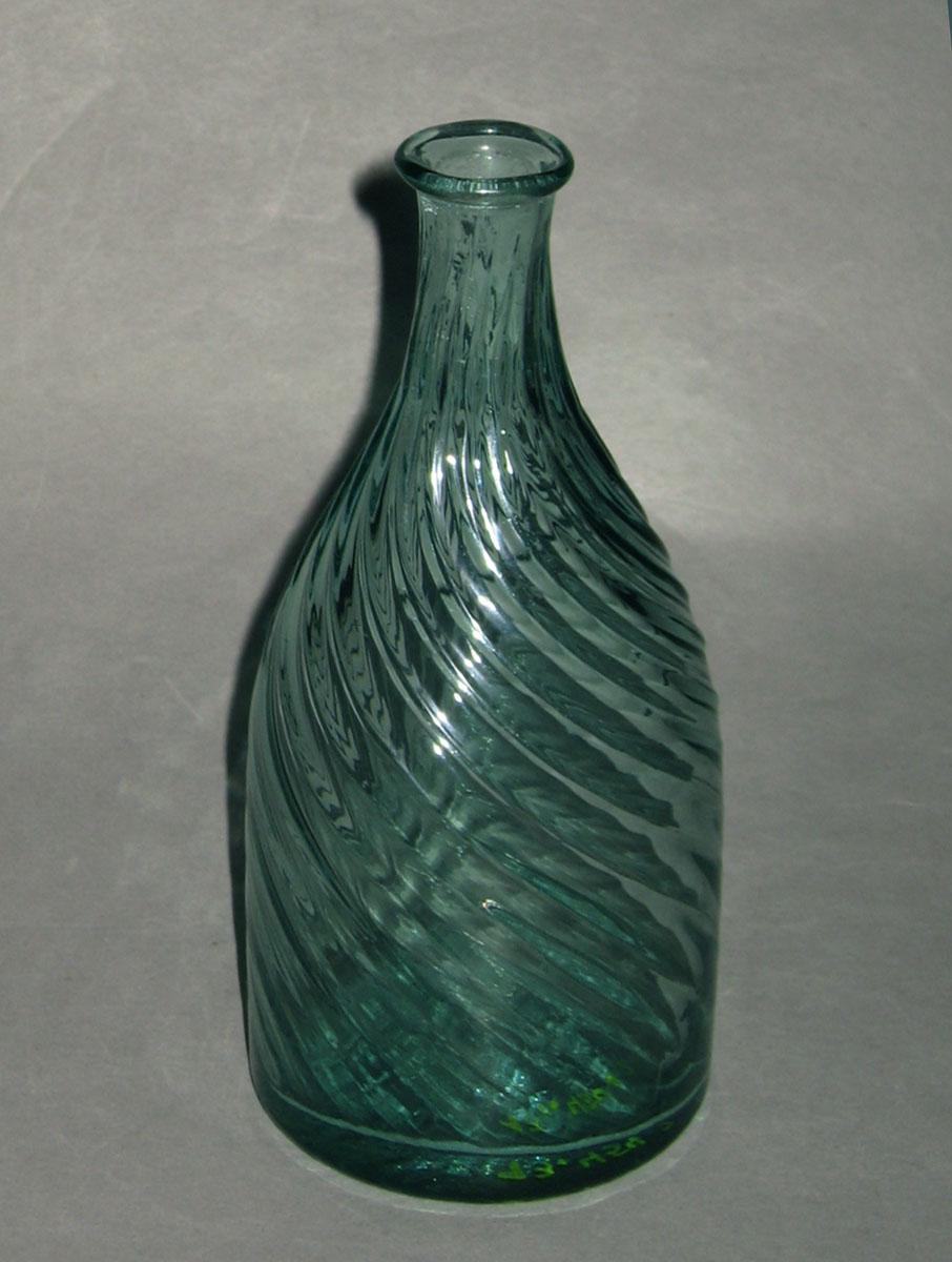 1973.0454.002 Green glass cruet bottle