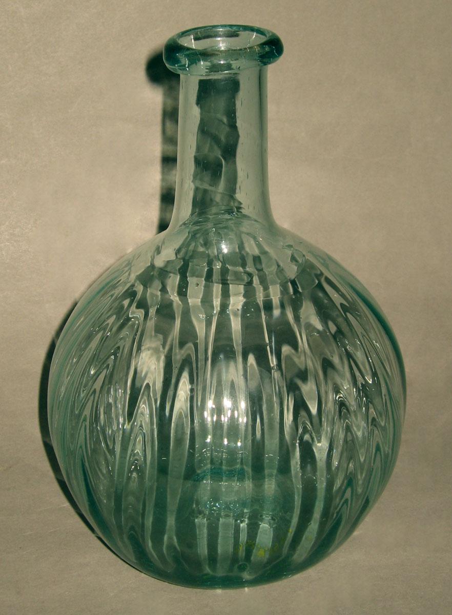 1973.0455.001 Glass bottle