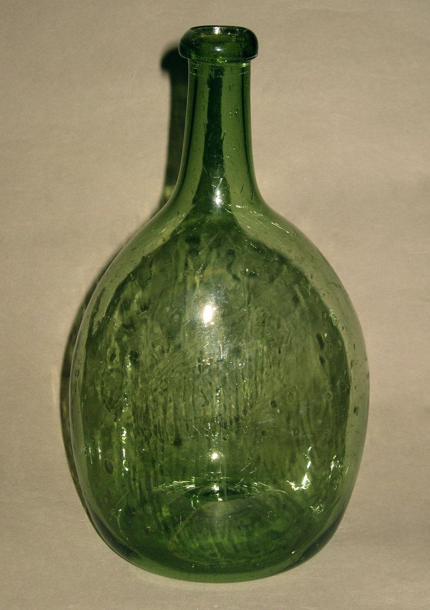 1973.0456.001 Glass bottle