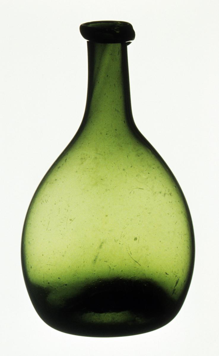 1973.0456.002 Glass bottle