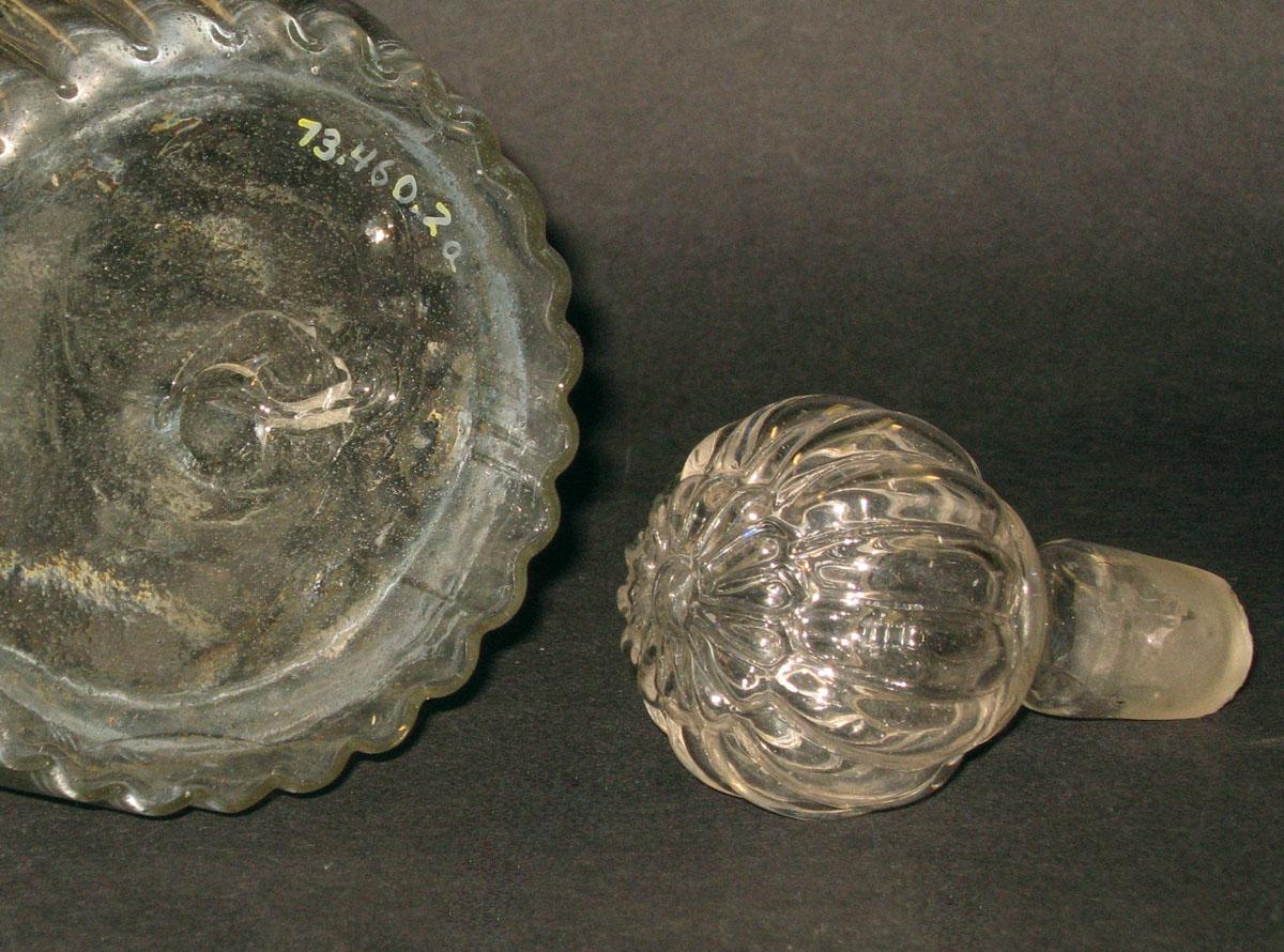 1973.0460.002 A, B Glass decanter and stopper (detail)