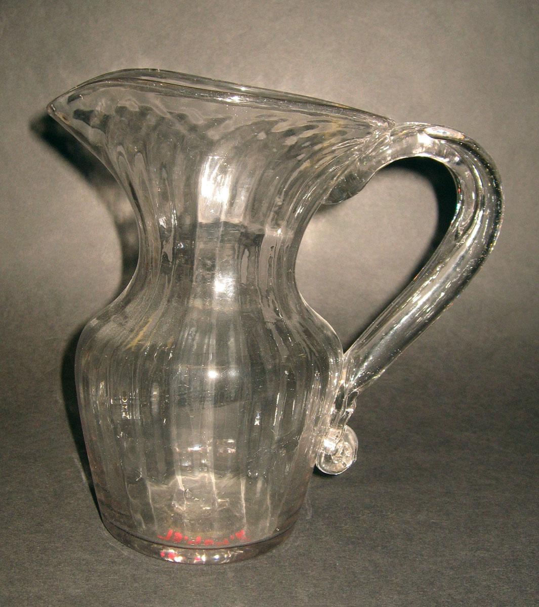 1973.0464.002 Glass jug
