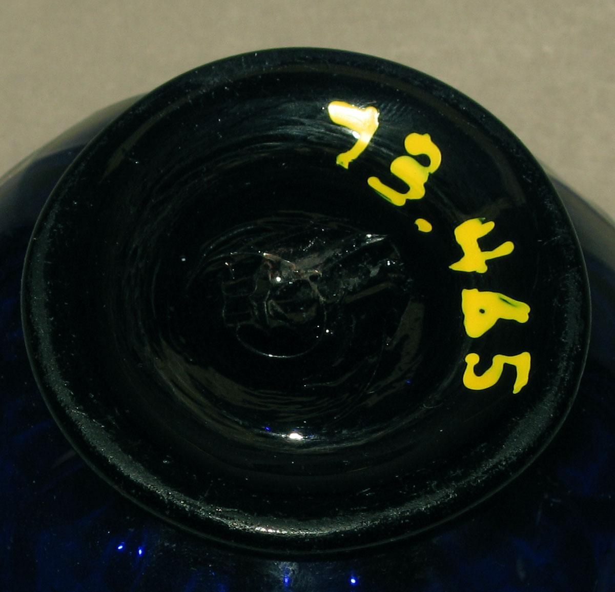 1973.0465 Glass bowl (underside)