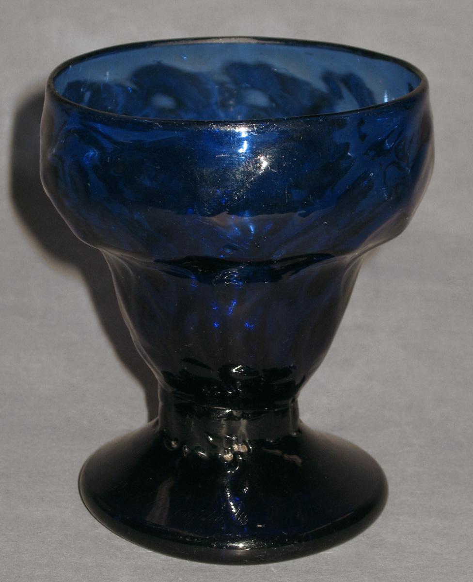 1973.0467.002 Blue glass salt