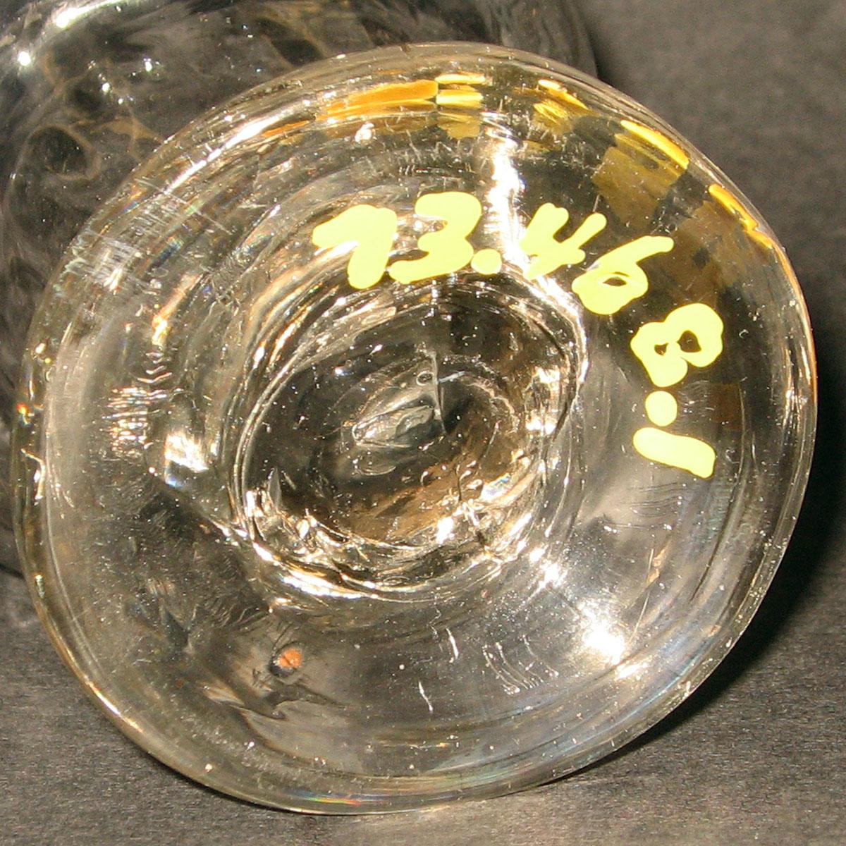 1973.0468.001 Glass salt (underside)