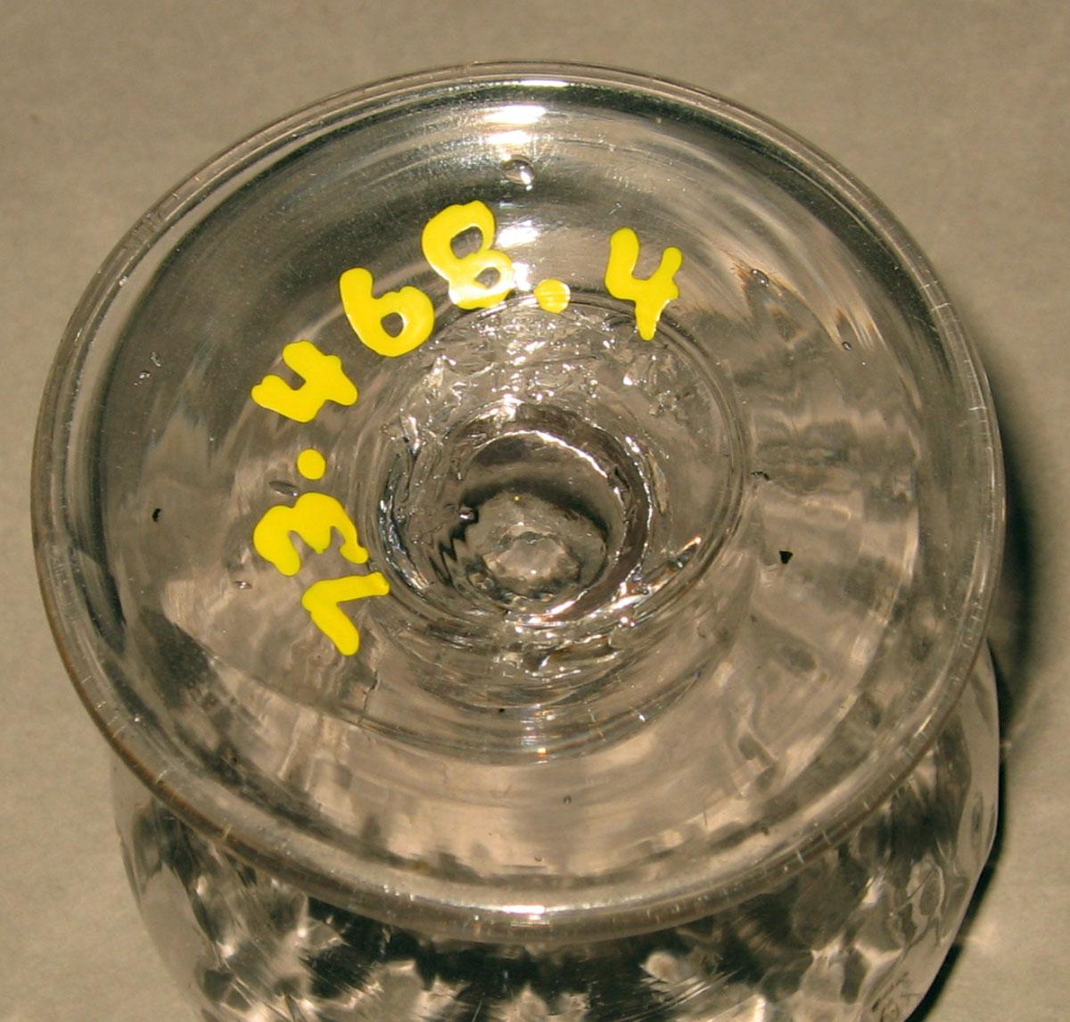 1973.0468.004 Glass salt (underside)