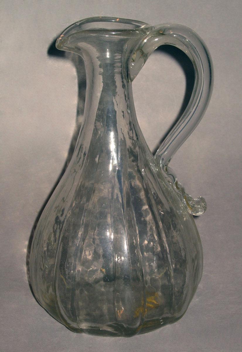1973.0469 Glass cruet