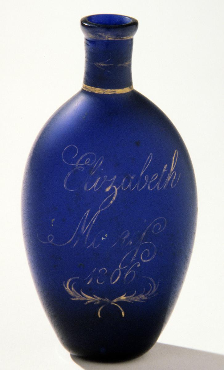 1973.0470 Blue glass flask (side 1)