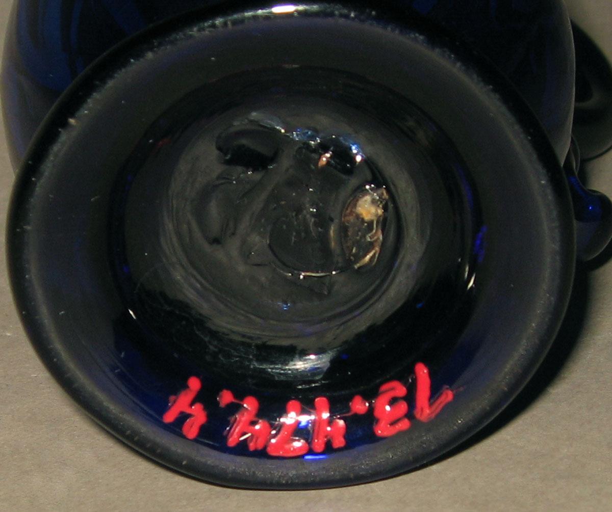 1973.0474.004 Glass jug (underside)
