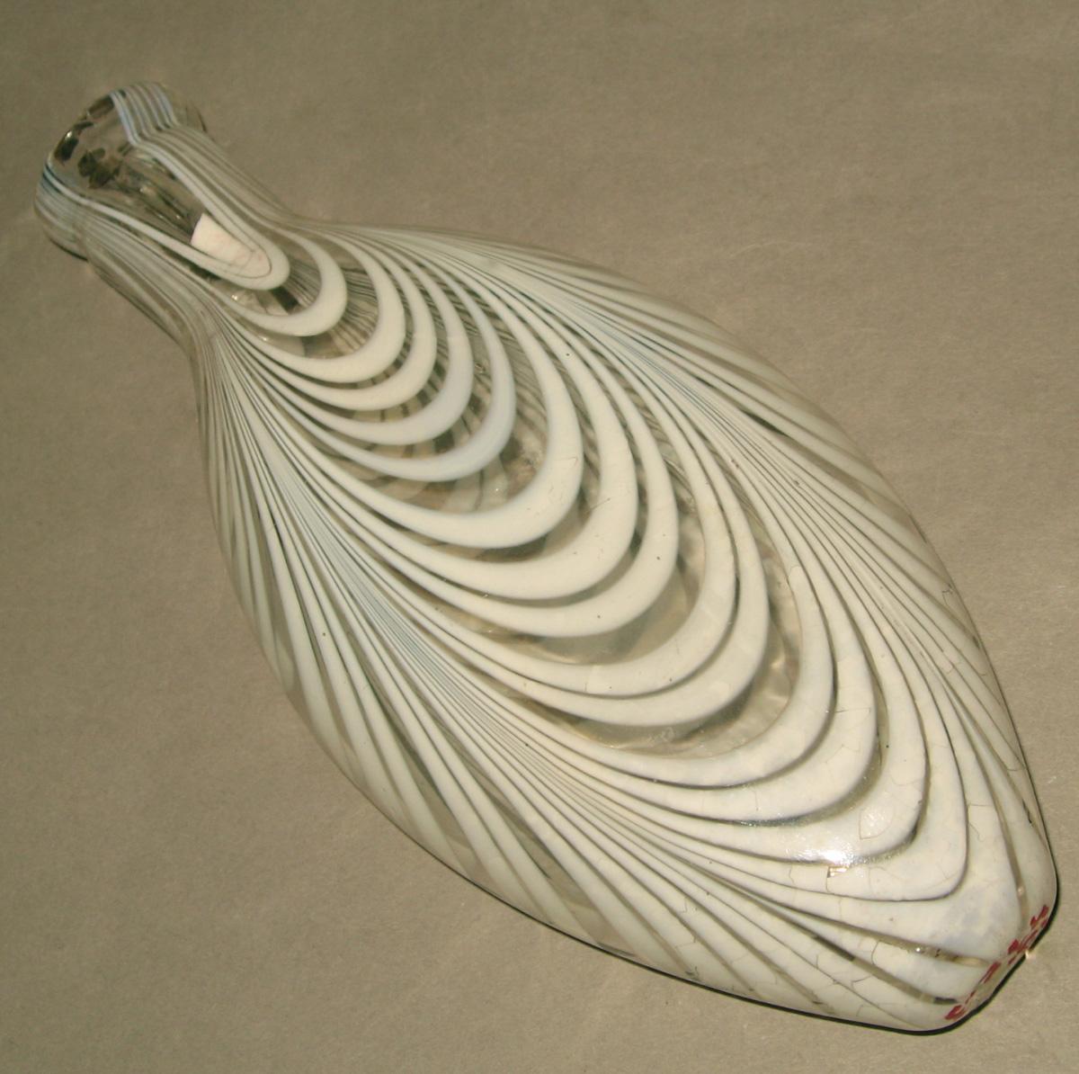1973.0475.003 Glass flask