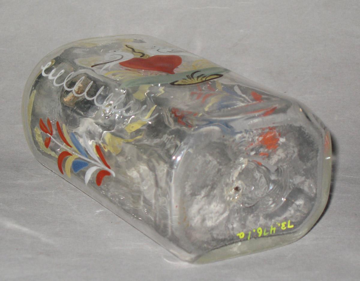 1973.0476.001 A Glass bottle (bottom)