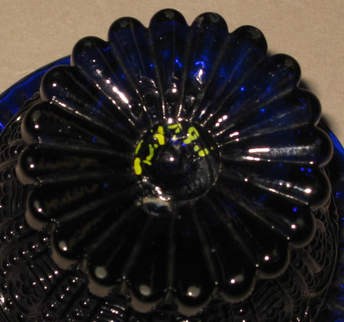 1973.0479.001 Glass salt (underside)