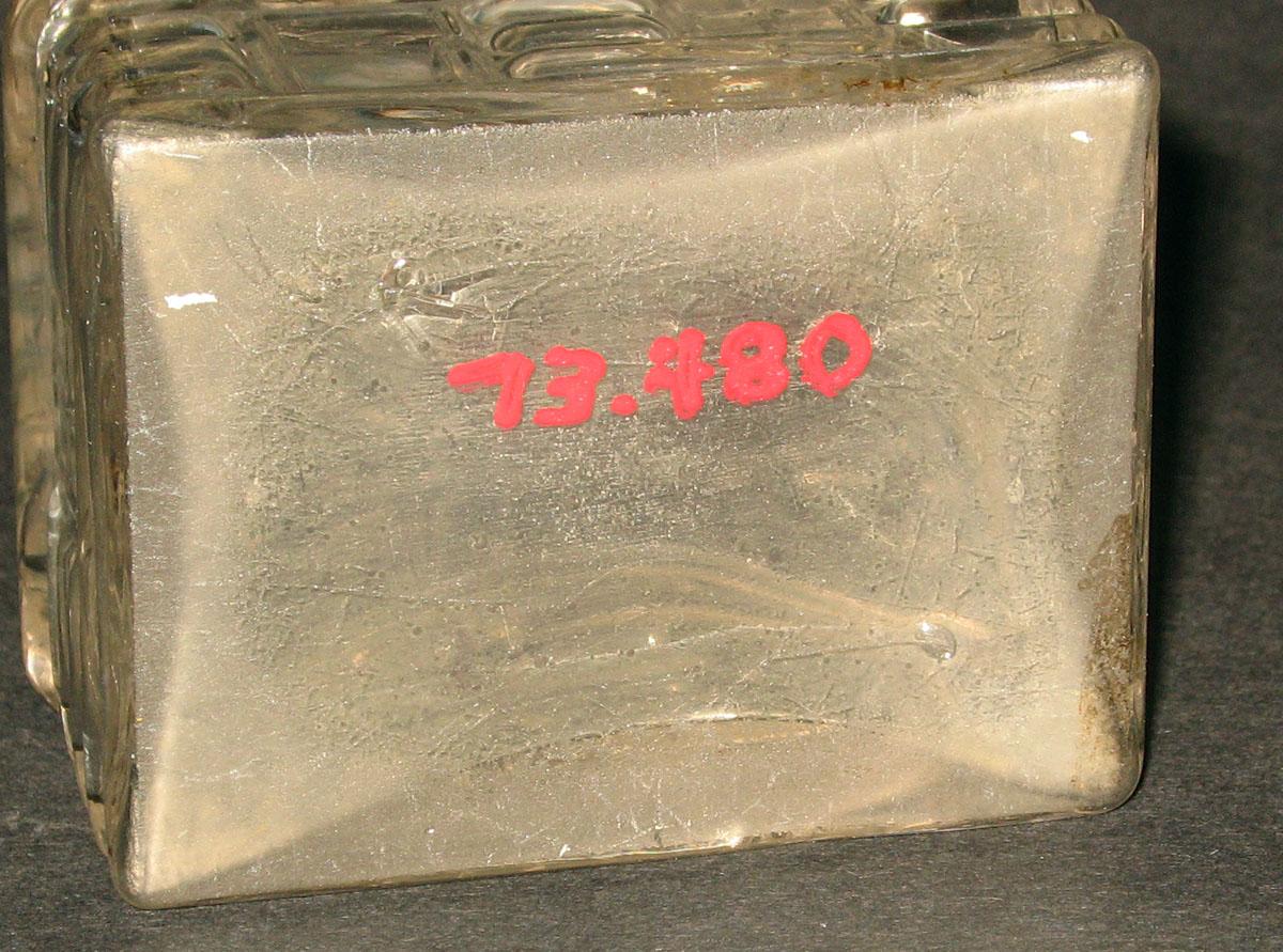 1973.0480 Glass flask (underside)