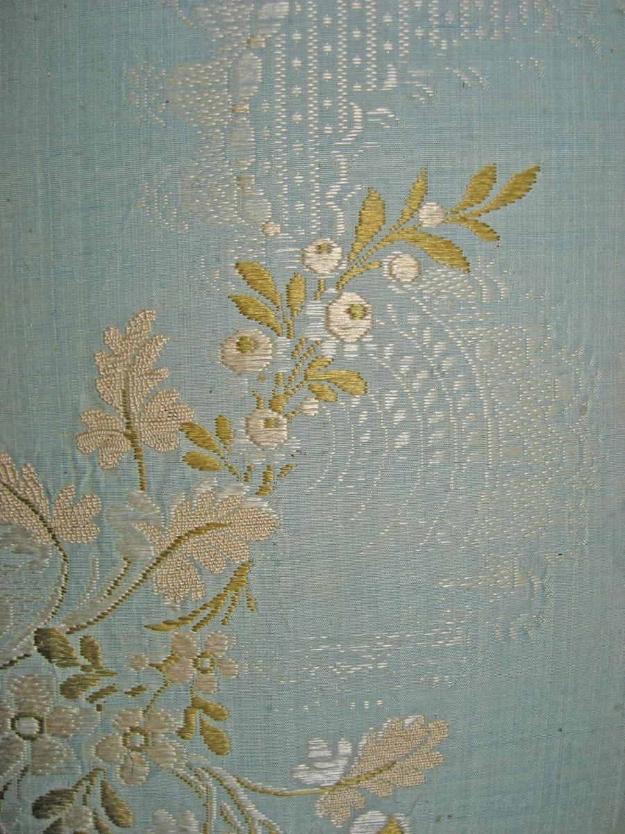 1957.0990 chair upholstery detail 2
