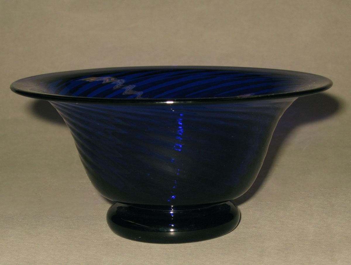 1973.0482.002 Glass bowl
