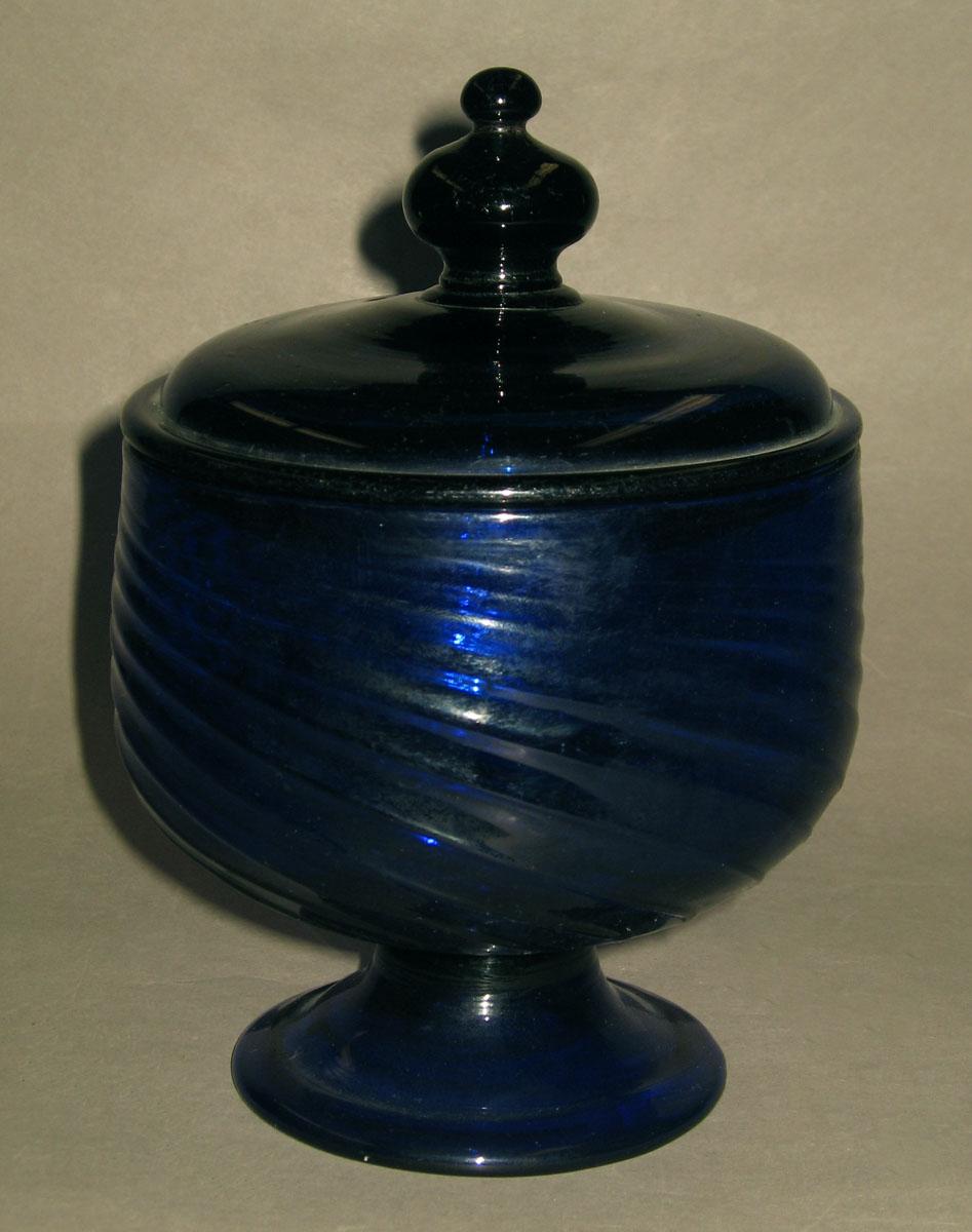 1973.0482.003 A, B Glass sugar bowl