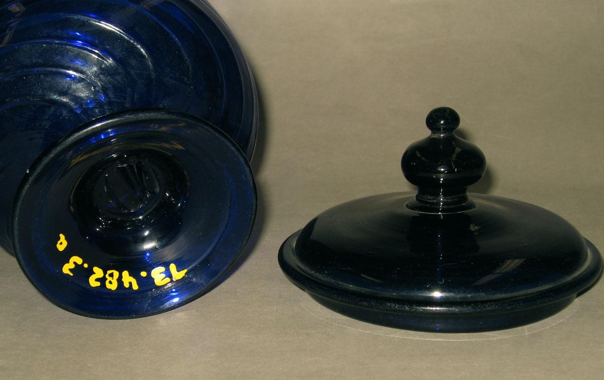 1973.0482.003 A, B Glass sugar bowl (detail)