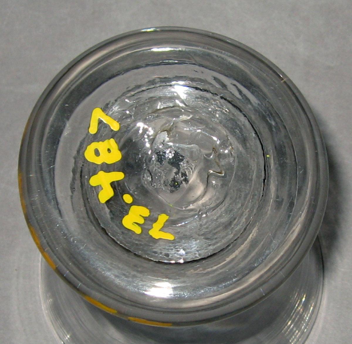 1973.0487 Glass beaker (underside)