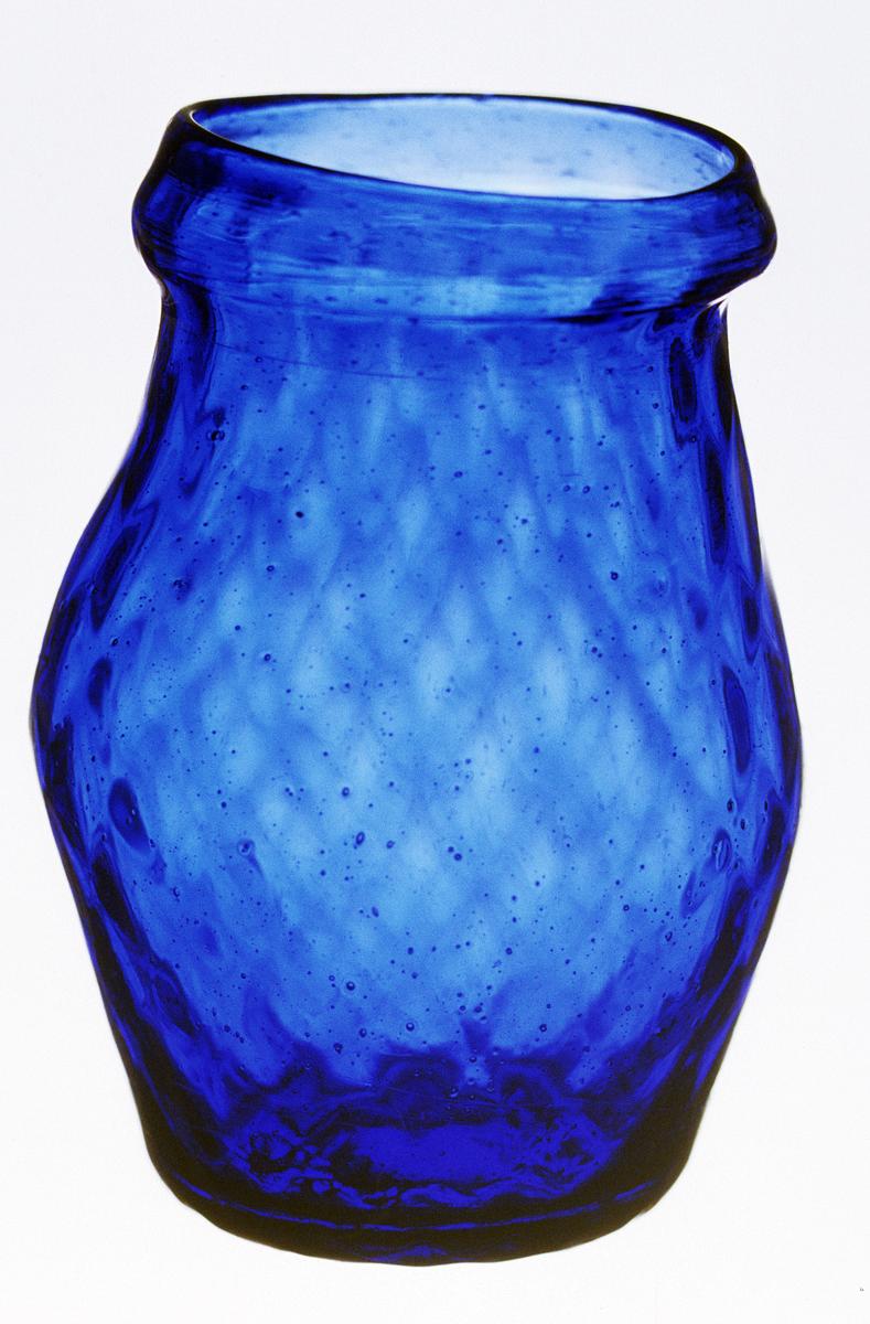 1973.0493 Glass vase