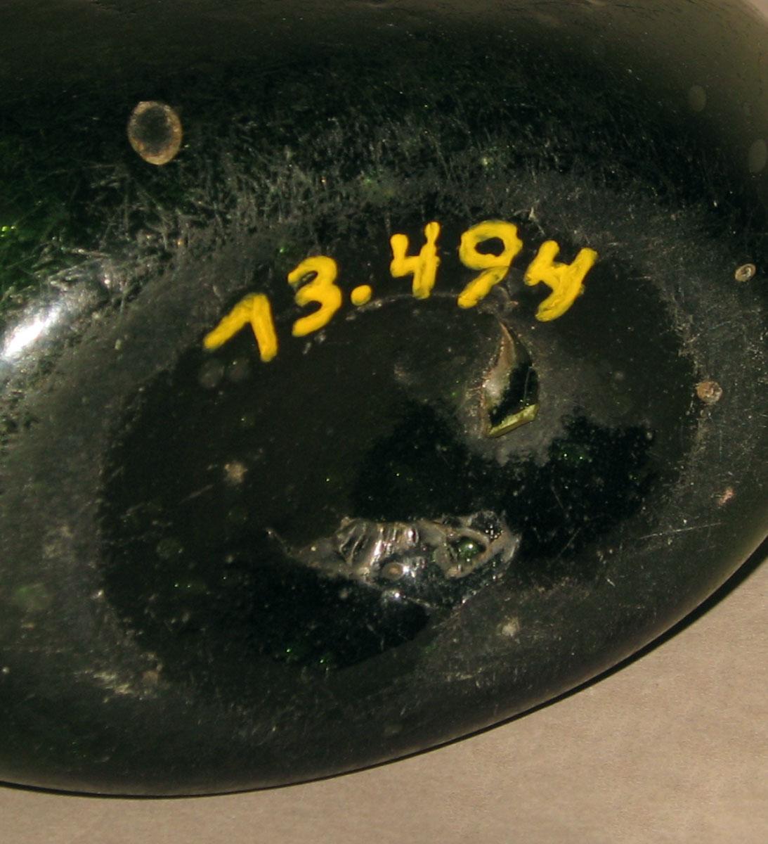 1973.0494 Glass flask (underside)