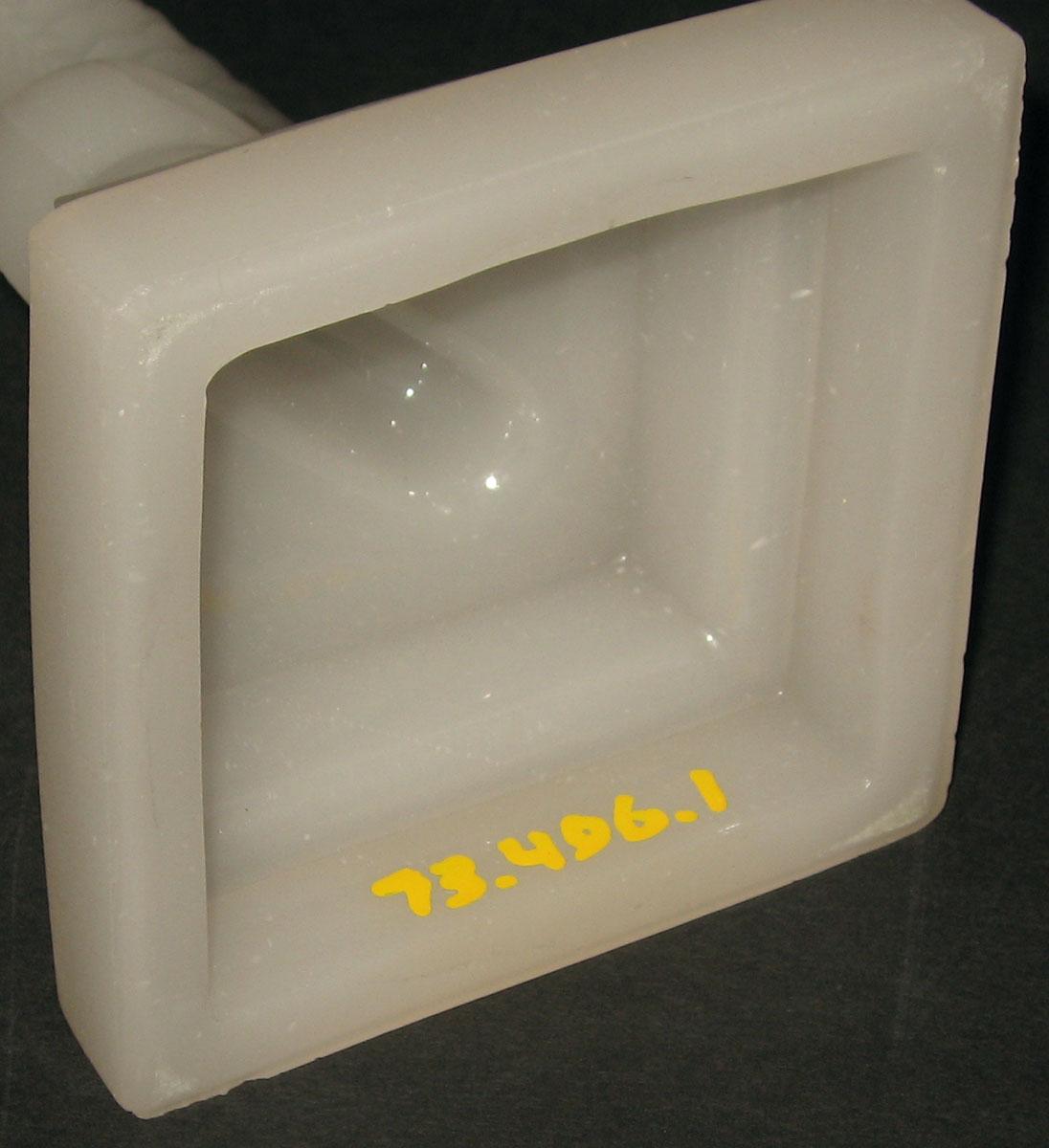 1973.0496.001 Glass candlestick (underside)