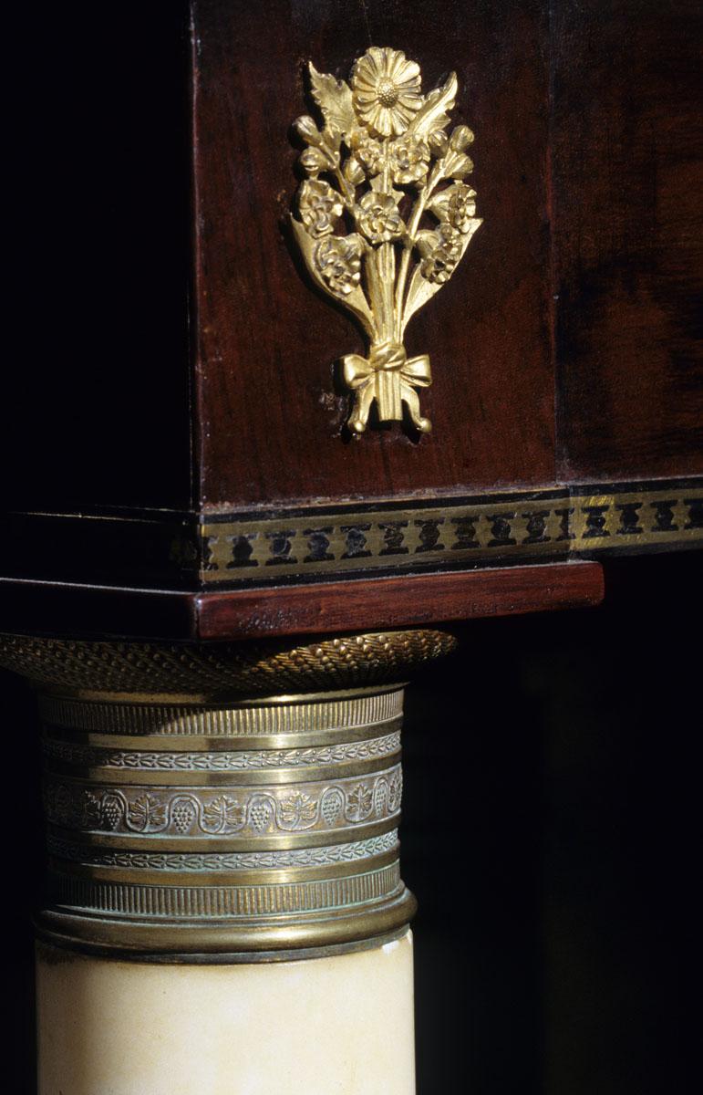 1974.0002 Pier table, detail top