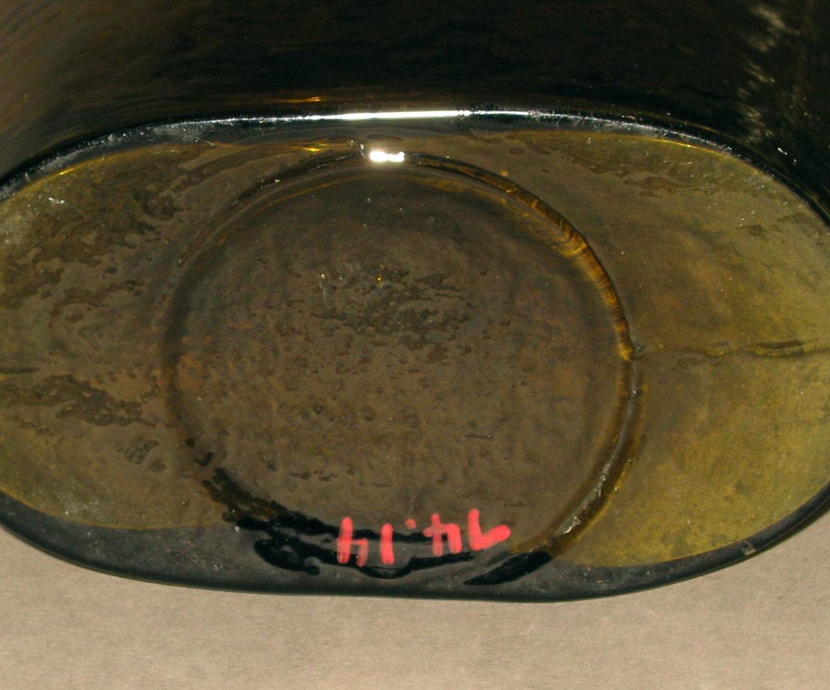 1974.0014 Glass flask (underside)