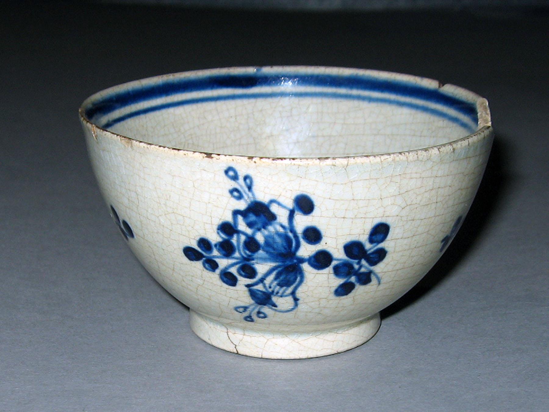 1974.0050.001 Pearlware teabowl