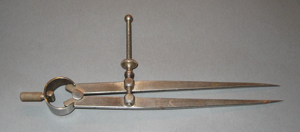 1974.0064.004 Compass
