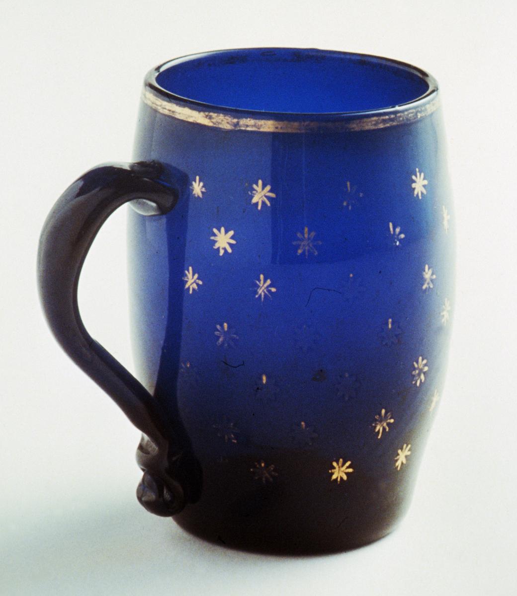 1974.0069 Blue glass mug