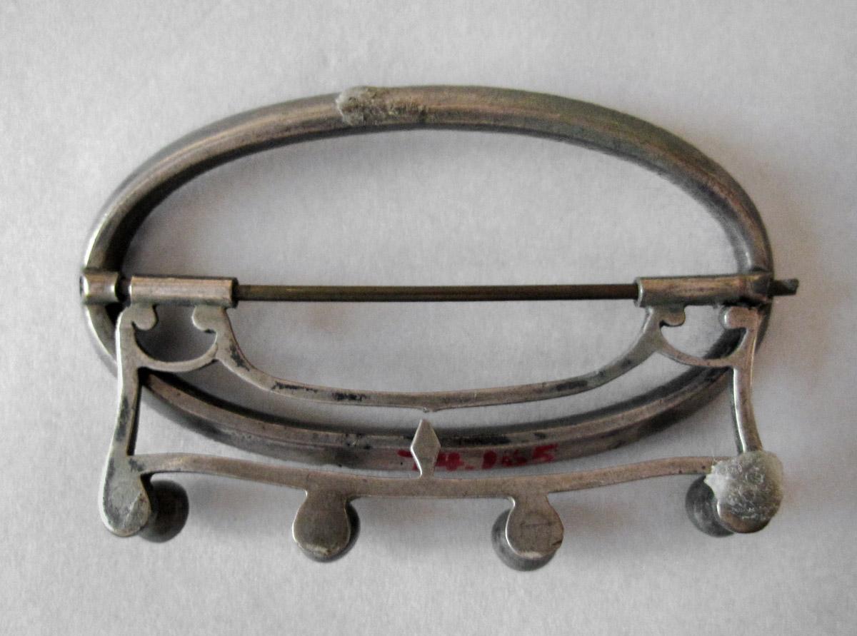 1974.0165 Cravat pin, underside