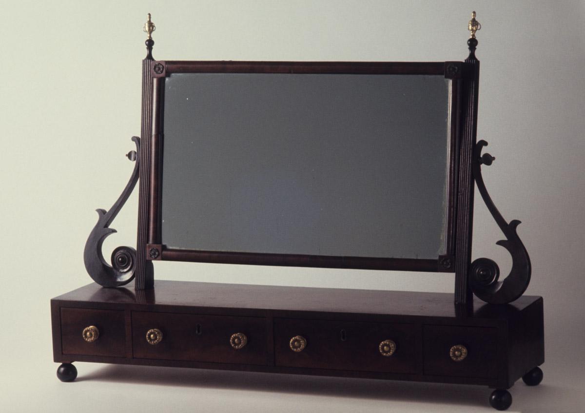 1957.1050 Dressing glass