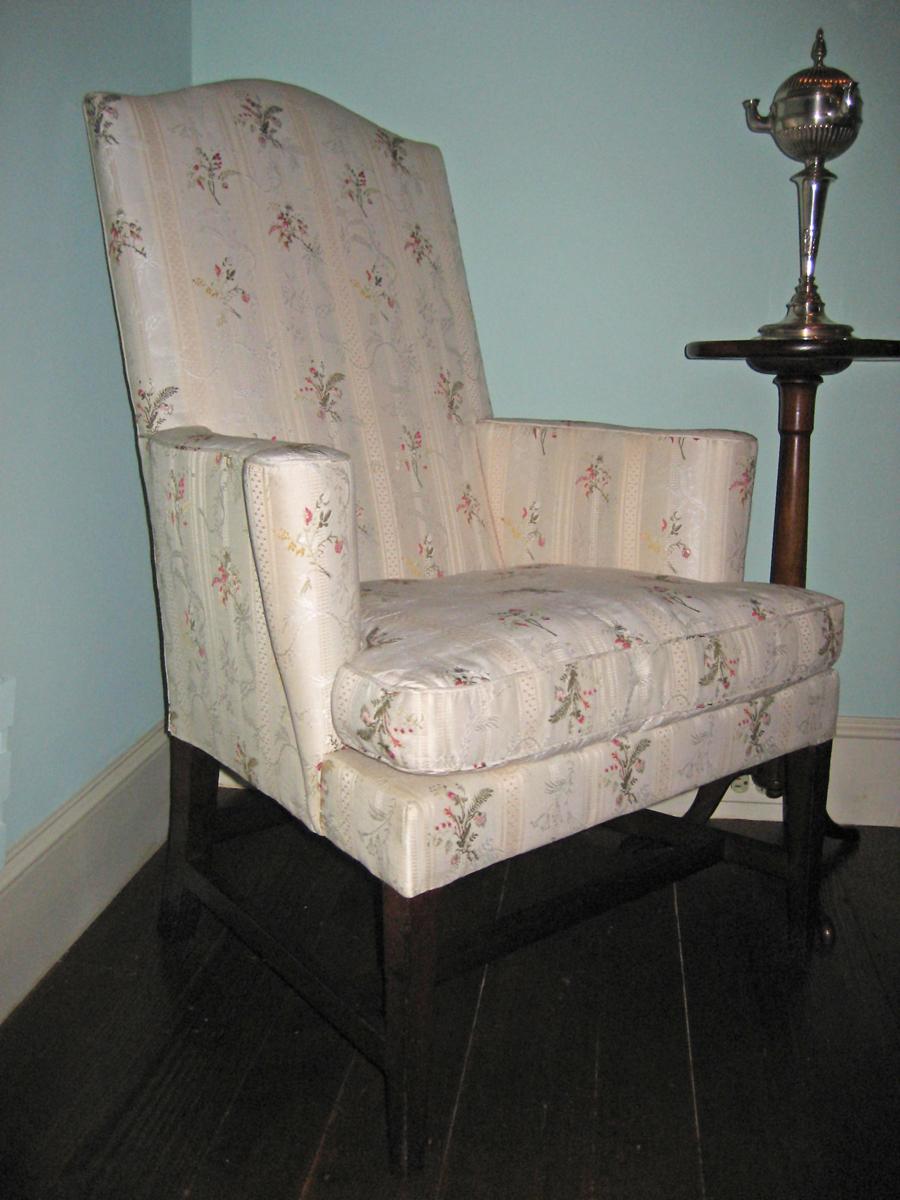 1957.1059 Easy chair view 2