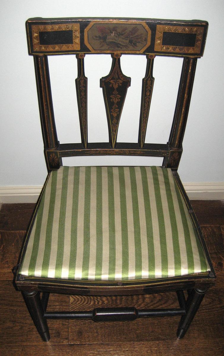 1957.1060.002 chair with cushion view 2