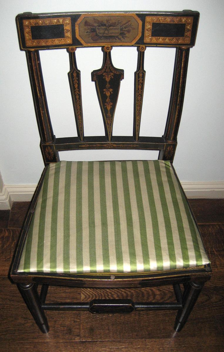 1957.1060.003 chair with cushion view 2
