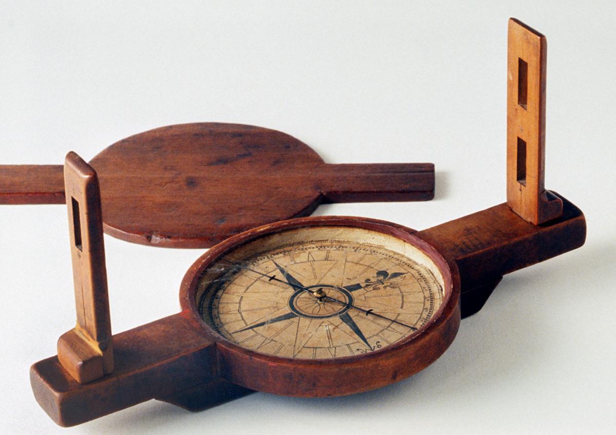 1964.1030 A-D Plain Compass