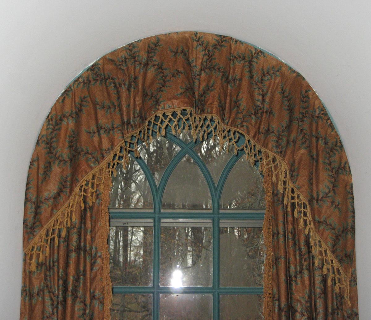 1952.0324 Valance detail